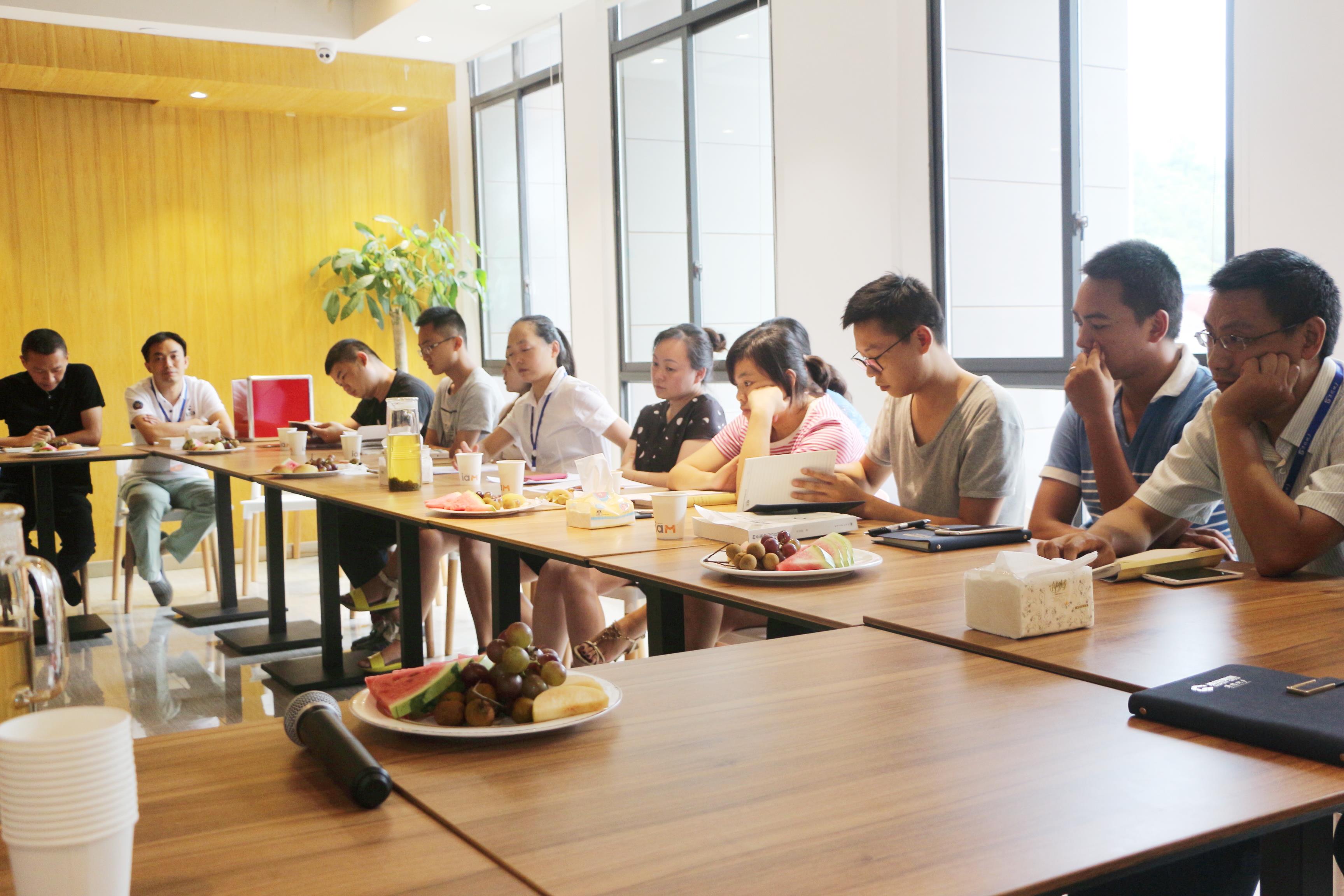 "快乐读书月"读书交流会现场